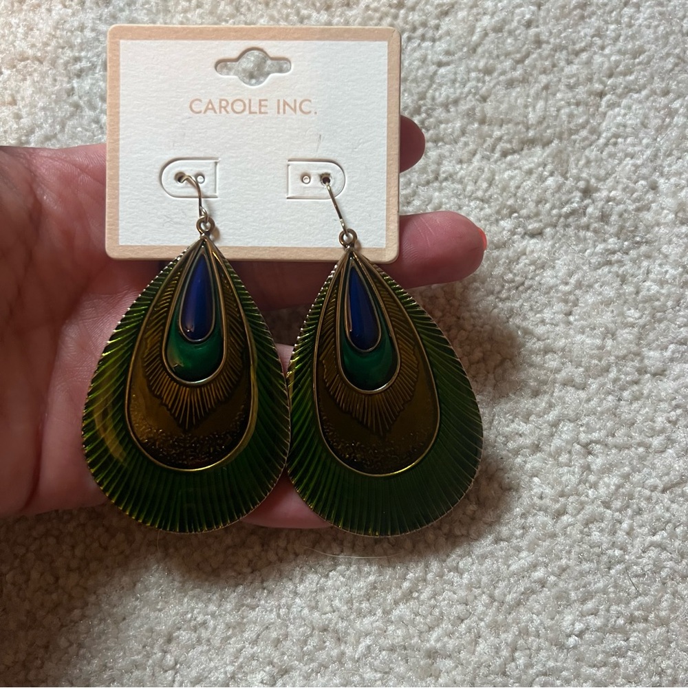 Beautiful peacock ๐ฆ earrings. - Picture 5 of 6